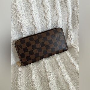 Louis Vuitton Damier Ebene Zippy Wallet